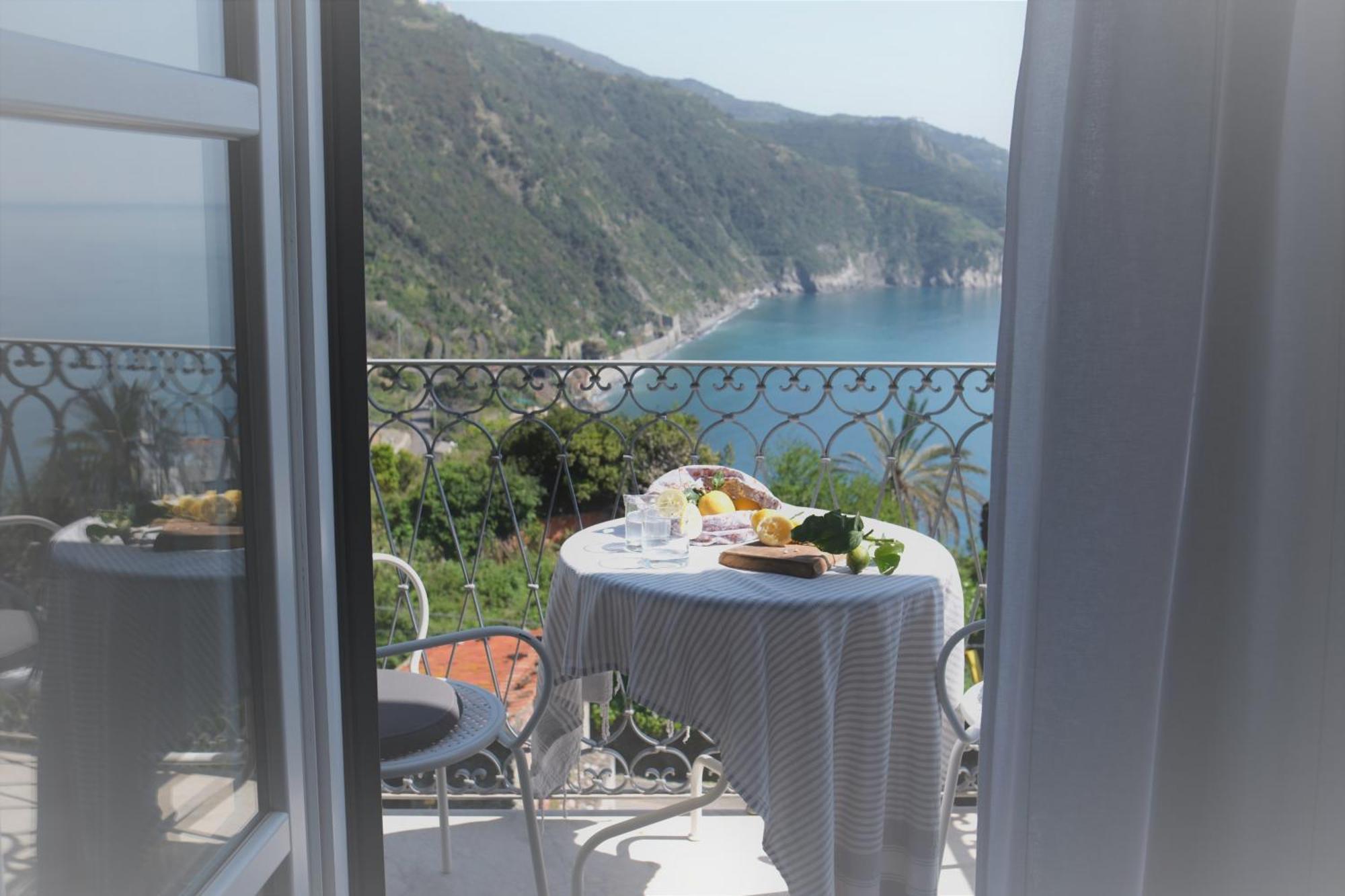 My Place Your Place Corniglia Esterno foto